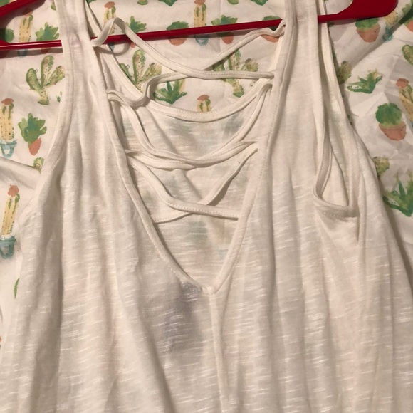 Tank tops - Picture 2 of 3